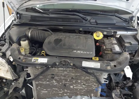 2013 Chrysler Town & Country Touring из США, поврежденный, VIN 2C4RC1BG9DR815212